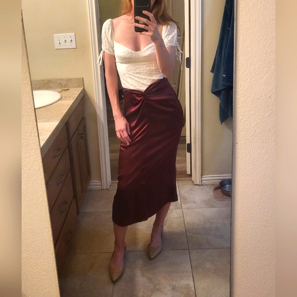 Reformation NWT Ember skirt in plum 100% silk size 2